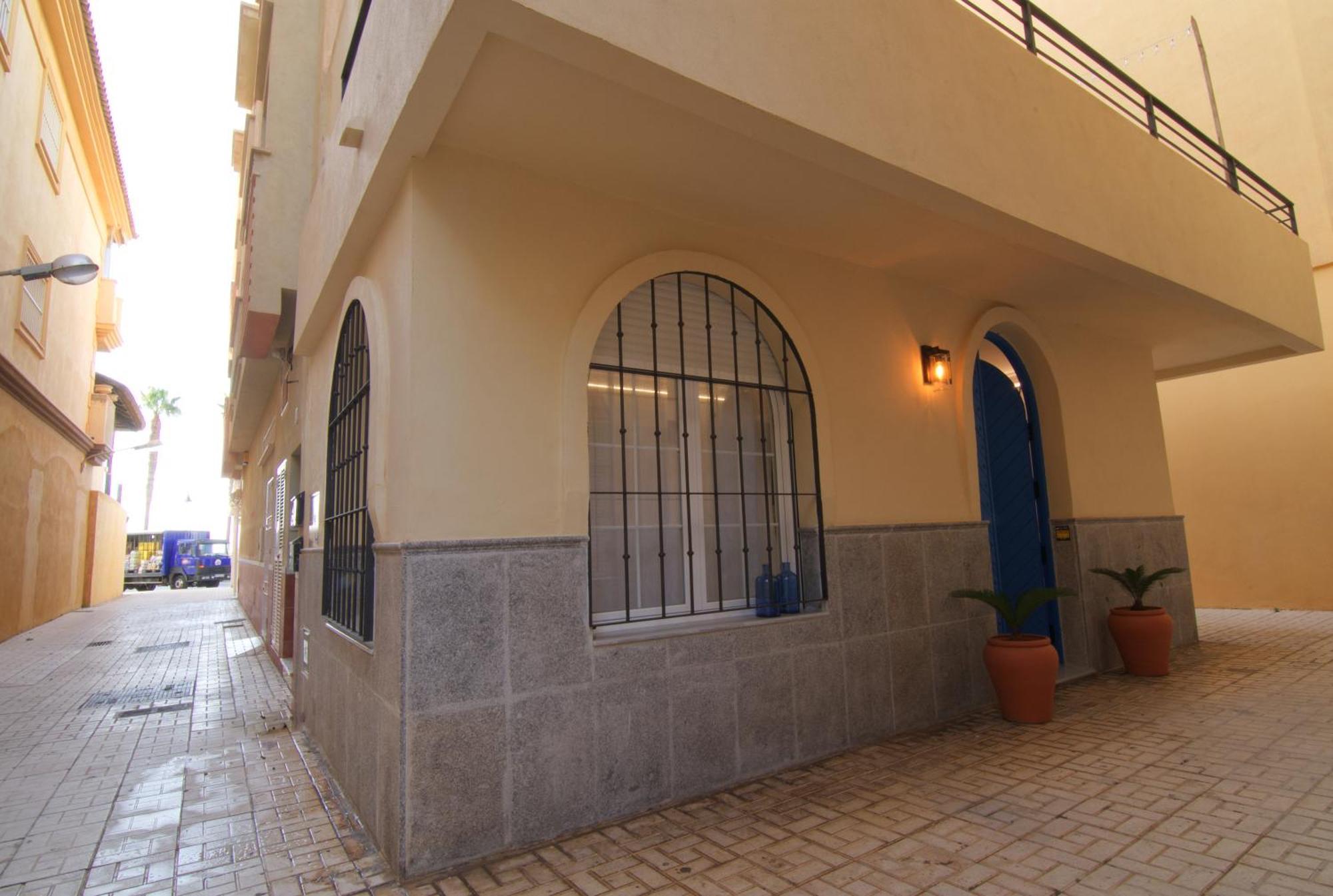 Mara'S Apartments Torremolinos La Mar - Beachfront Tiny House - Bajondillo Екстериор снимка